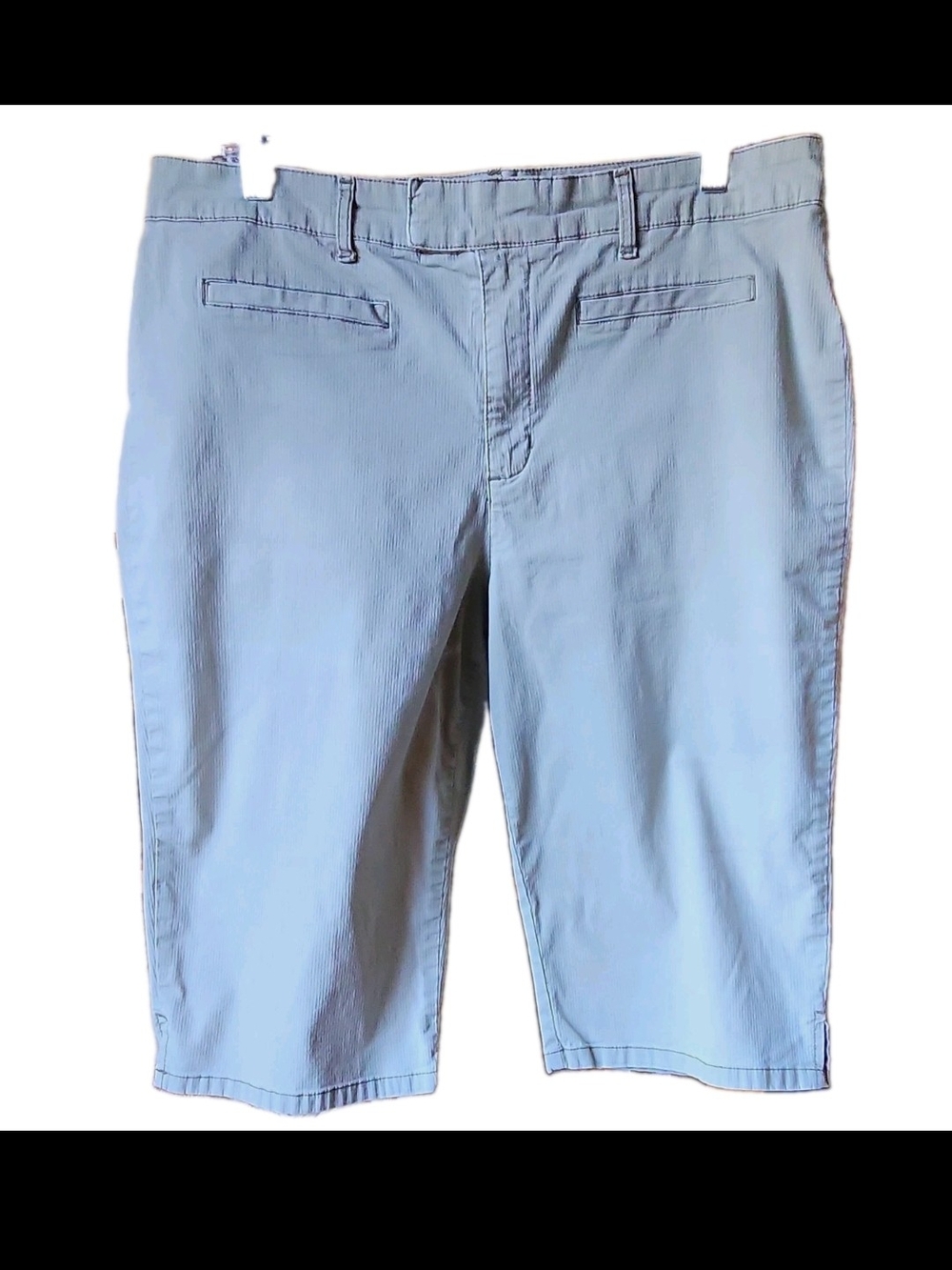 Gloria Vanderbilt Stretch Twill Bermuda Shorts Khaki. Womans Sz 34. FLAWS